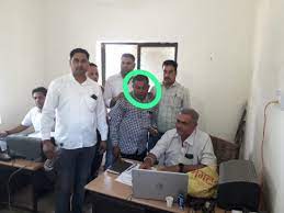 damoh, Supervisor arrested ,taking bribe 