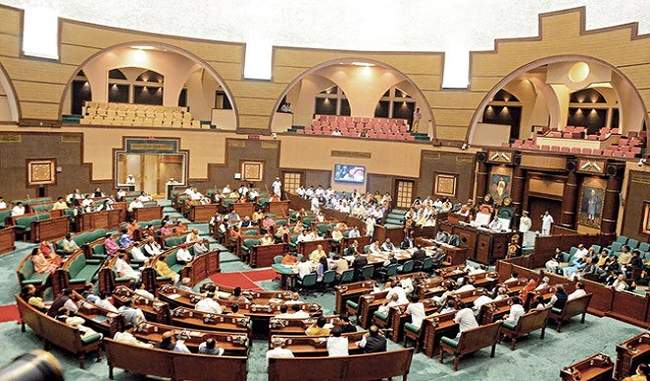  नियमों की धज्जियाँ 