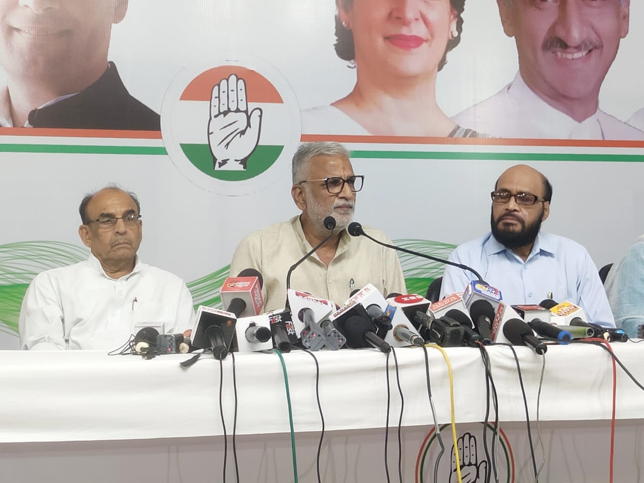 bhopal, Congress , "encirclement of Raj Bhavan