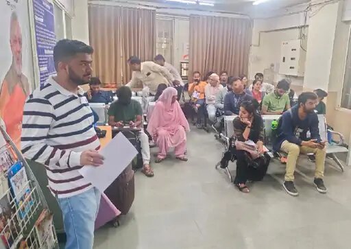  नकली पासपोर्ट निकला 