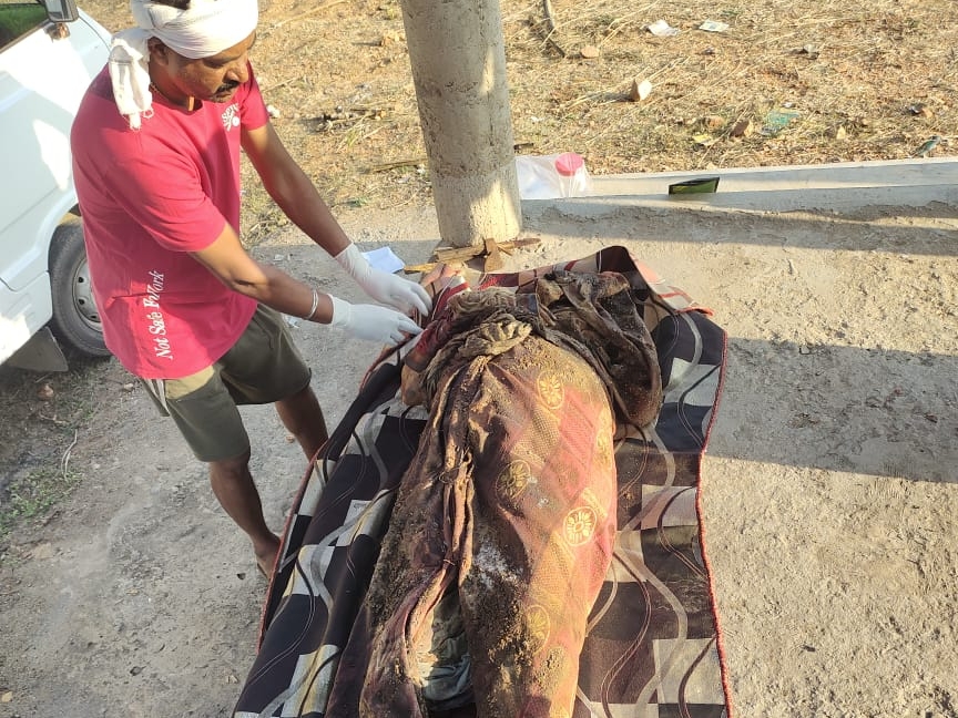 सिर कटी लाश 