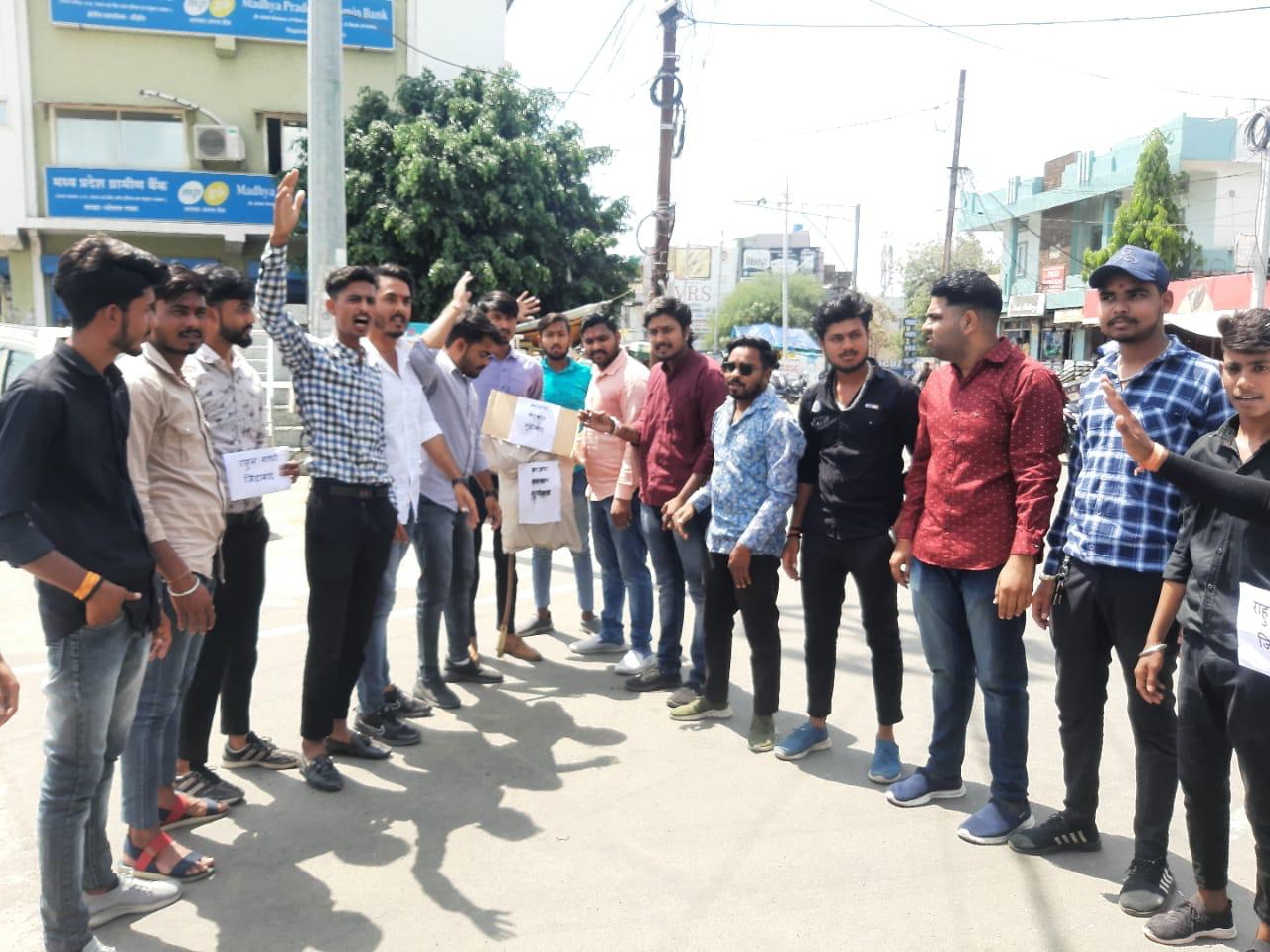  केंद्र सरकार का पुतला दहन किया 