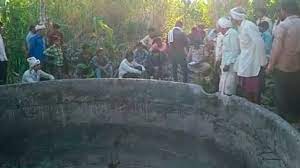 burhanpur, Woman jumps ,three innocents die