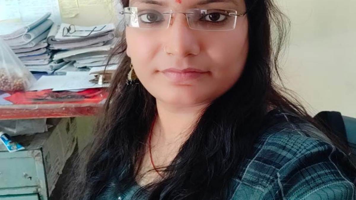 tikamgarh, Lokayukta caught BMO