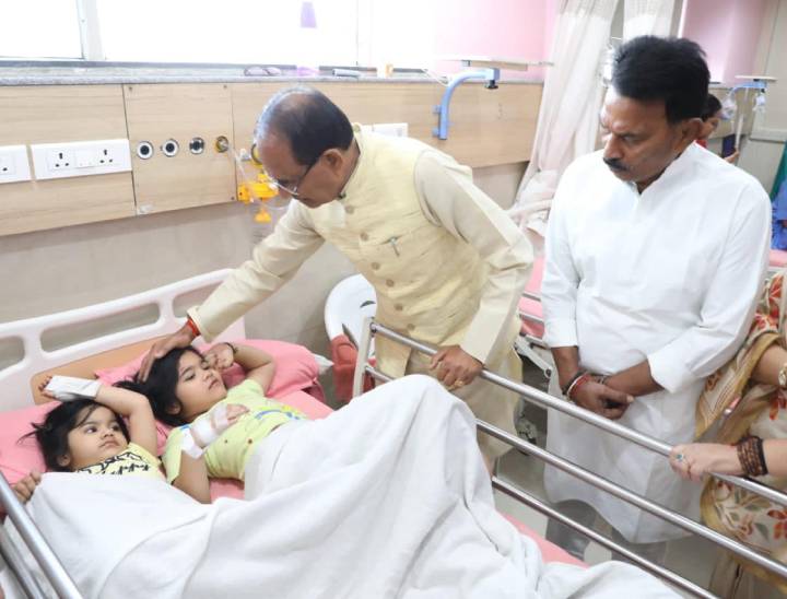  घायलों का हाल चाल जानने पहुंचे शिवराज 