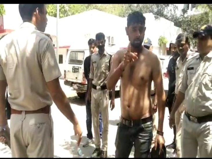 आत्मदाह की कोशिश 