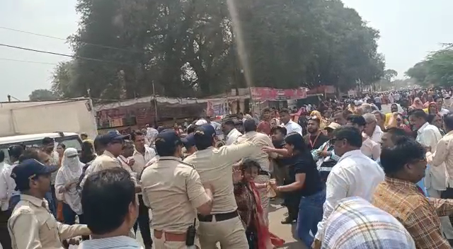 कथा में हुआ हंगामा 