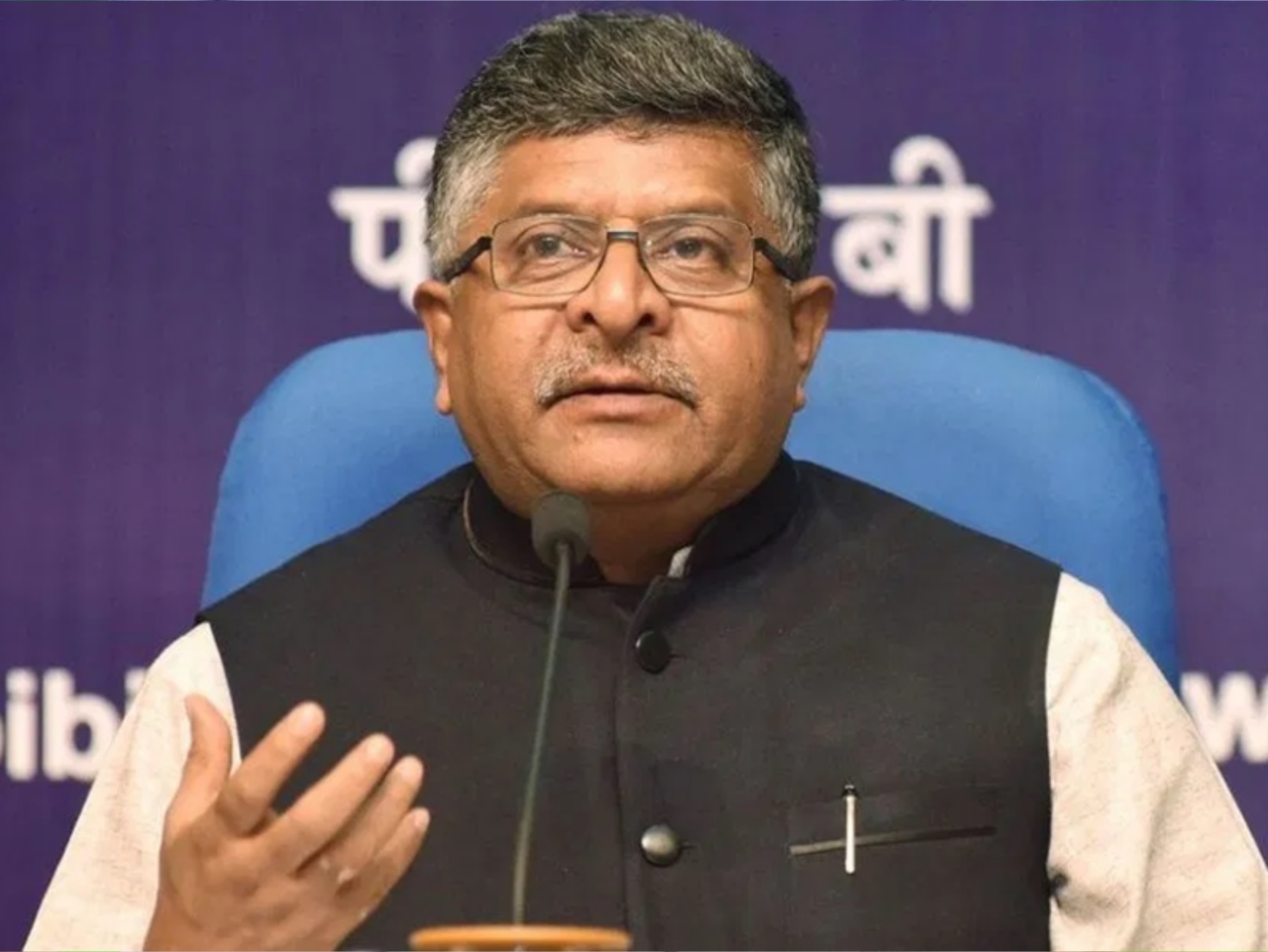 राहुल गांधी विदेश में अनवांटेड बिजनेसमैन से मिलते हैं