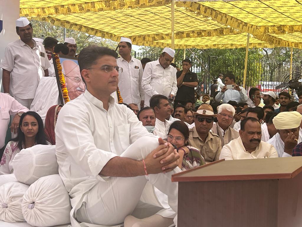 सरकार के खिलाफ एक दिन का अनशन 5 घंटे में ही खत्म हो गया