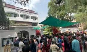 new delhi,Threat to blow , school 