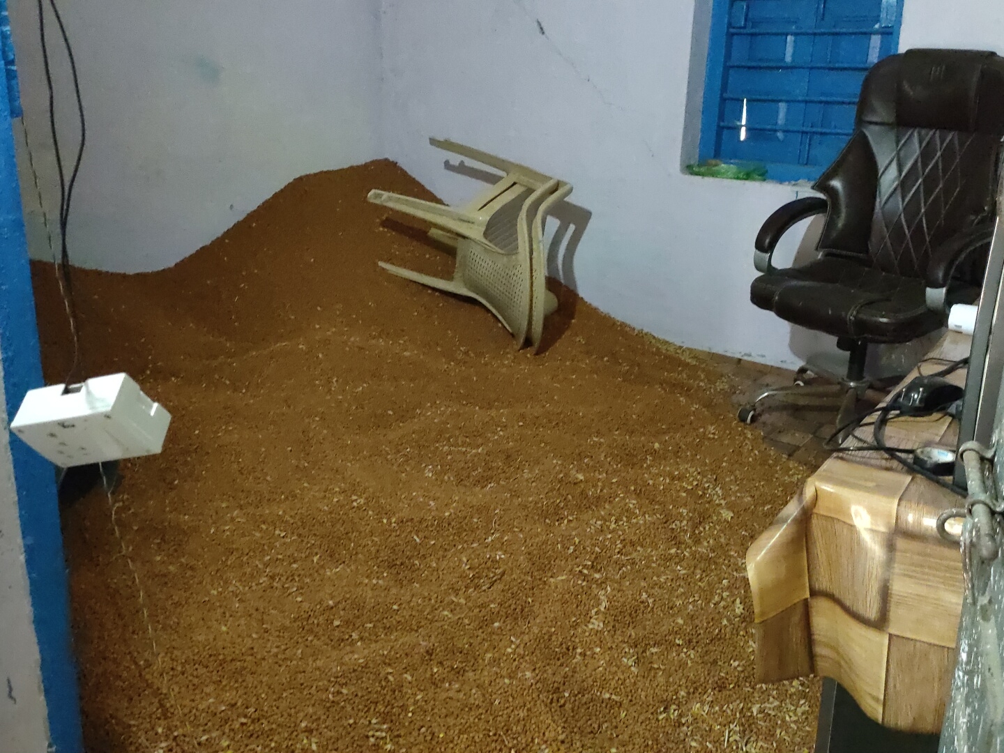 चोरों ने सुने घर से चुराया 20  क्विंटल चना 