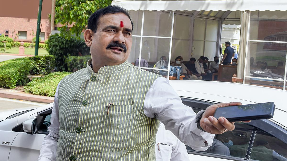 कांग्रेस में दिग्विजय सिंह जैमर का काम कर रहे हैं