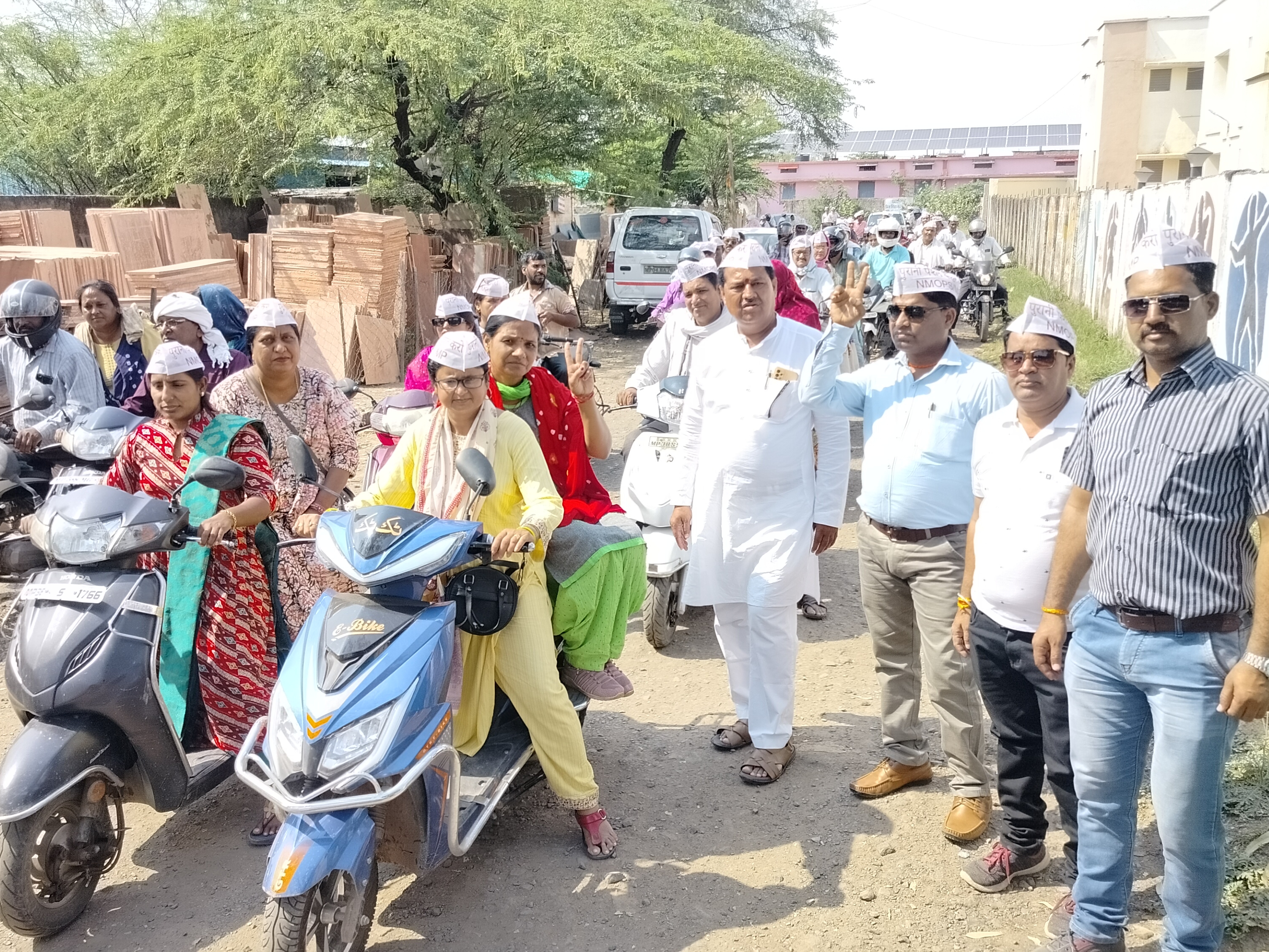 अध्यापक संघ की बाईक रैली 