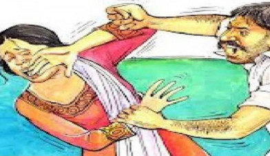 पति व सास-ससुर पिछले 14 साल से बहु को प्रताड़ित कर रहे हैं