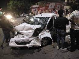 dhar,Troll collided , car, three killed 