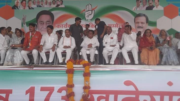  मंदिर या मस्जिद जाने से नहीं मिलेगा रोजगार