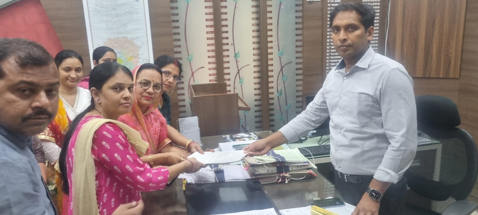 bhopal,Mahila Congress ,submitted memorandum 