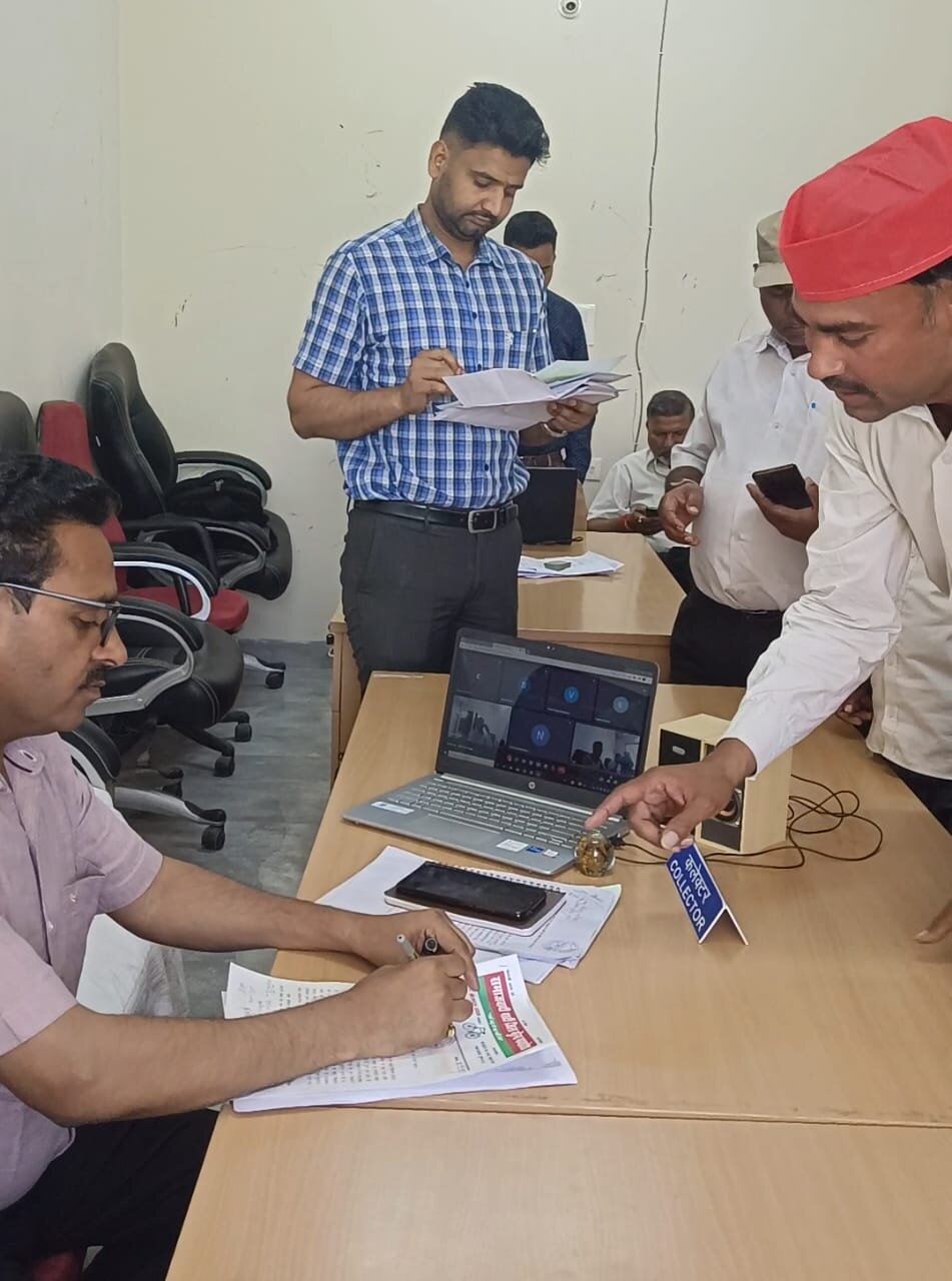 यहां दो अवैध भवनों का निर्माण किया जा रहा है 