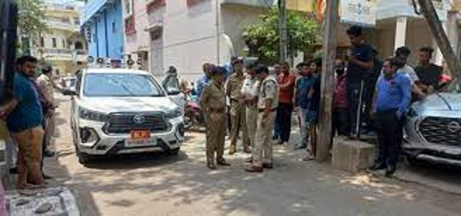 dhar, Girl court ,shot dead