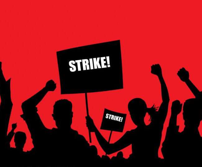 स्वास्थ्यकर्मियों ने सामूहिक अवकाश पर रहकर मांगों को लेकर ज्ञापन सौंपा