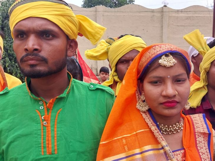 63 आदिवासी जोड़े विवाह बंधन में बंधे