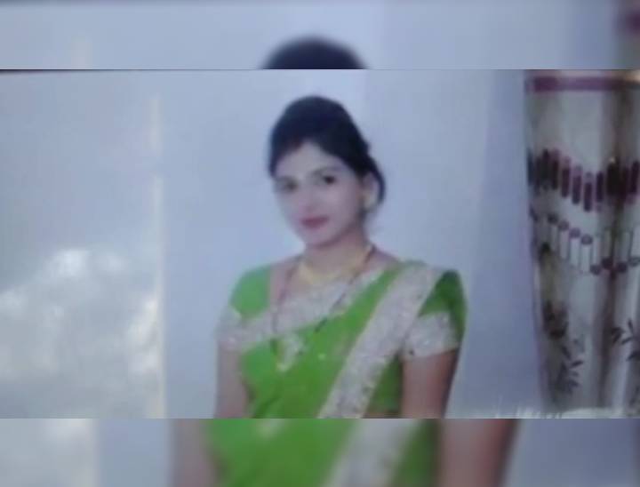  इंदु और उसके पति के बीच कहासुनी होने की बात सामने आई है