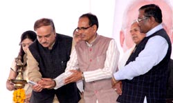 कैशलेस मुख्यमंत्री