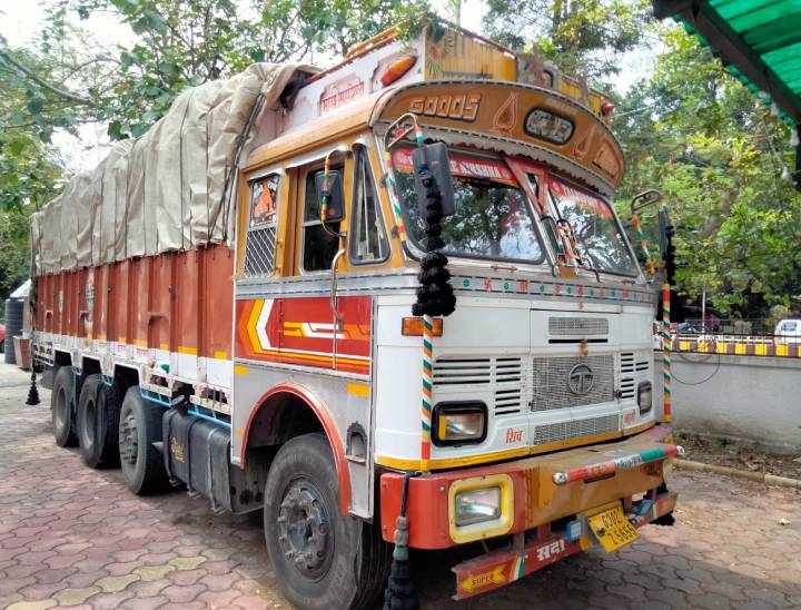 अफीम की 2 करोड़ 40 लाख रुपए है