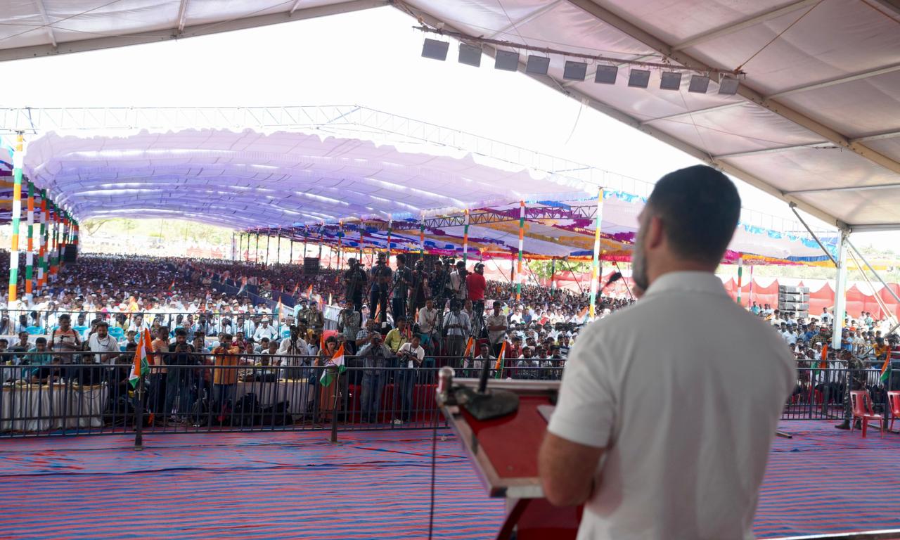  राहुल गांधी ने आज दो जनसभाओं को संबोधित किया