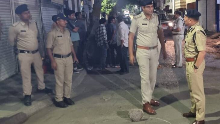 आरोपियों की संख्या 6 बताई जा रही है