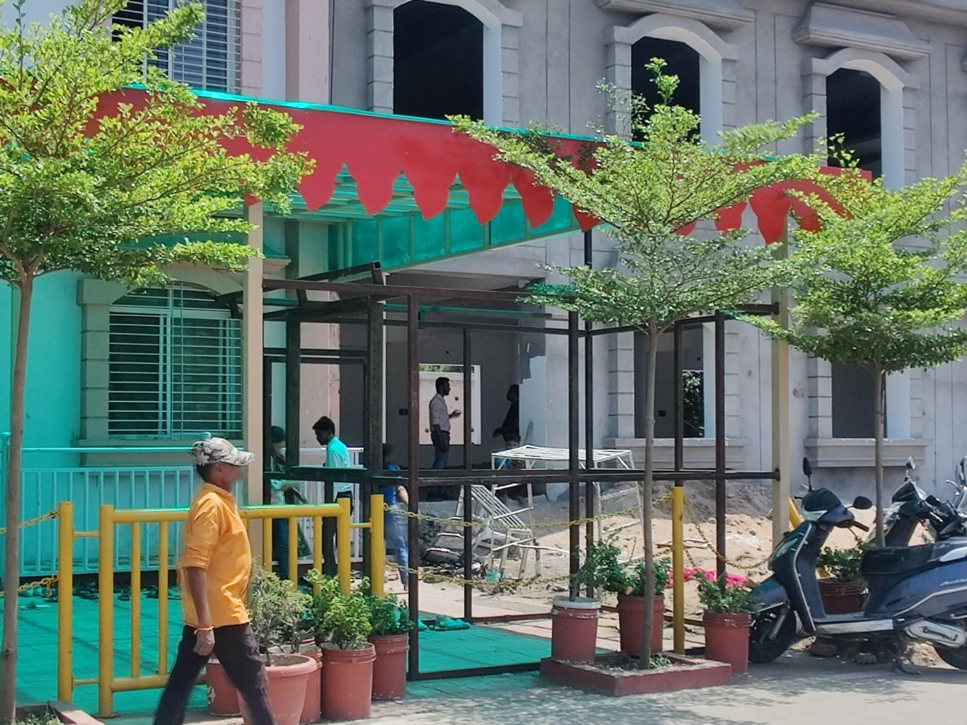 दूधमुंहे बच्चों को फीडिंग कराने के लिए महिलाओं को दिक्कत होती है