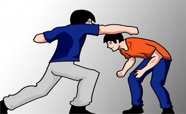 ऑटो खड़ा करने के विवाद दो ऑटो चालक भिड़ गए