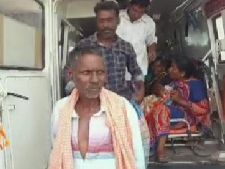 दोनों ही घटनाओं में कुछ आरोपी फरार हैं