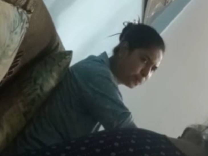 अकाउंट में मिले एक लाख से ज्यादा अमेरिकी डॉलर