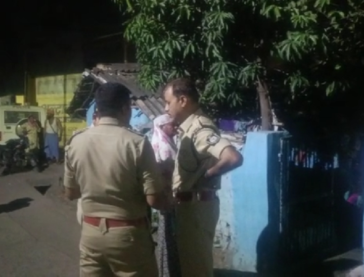 मृतिका सरस्वती बाई ने बीच बचाव कर दोनों को समझाया था।