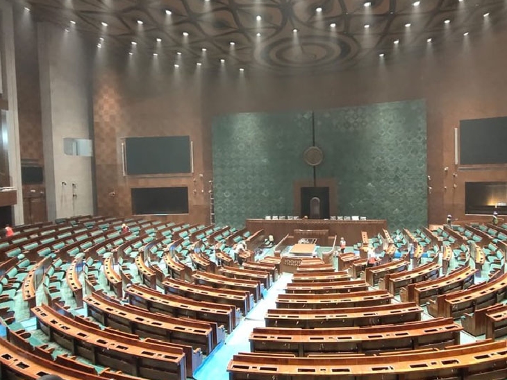 28 मई को हिंदुत्व विचारक विनायक दामोदर सावरकर की जयंती है