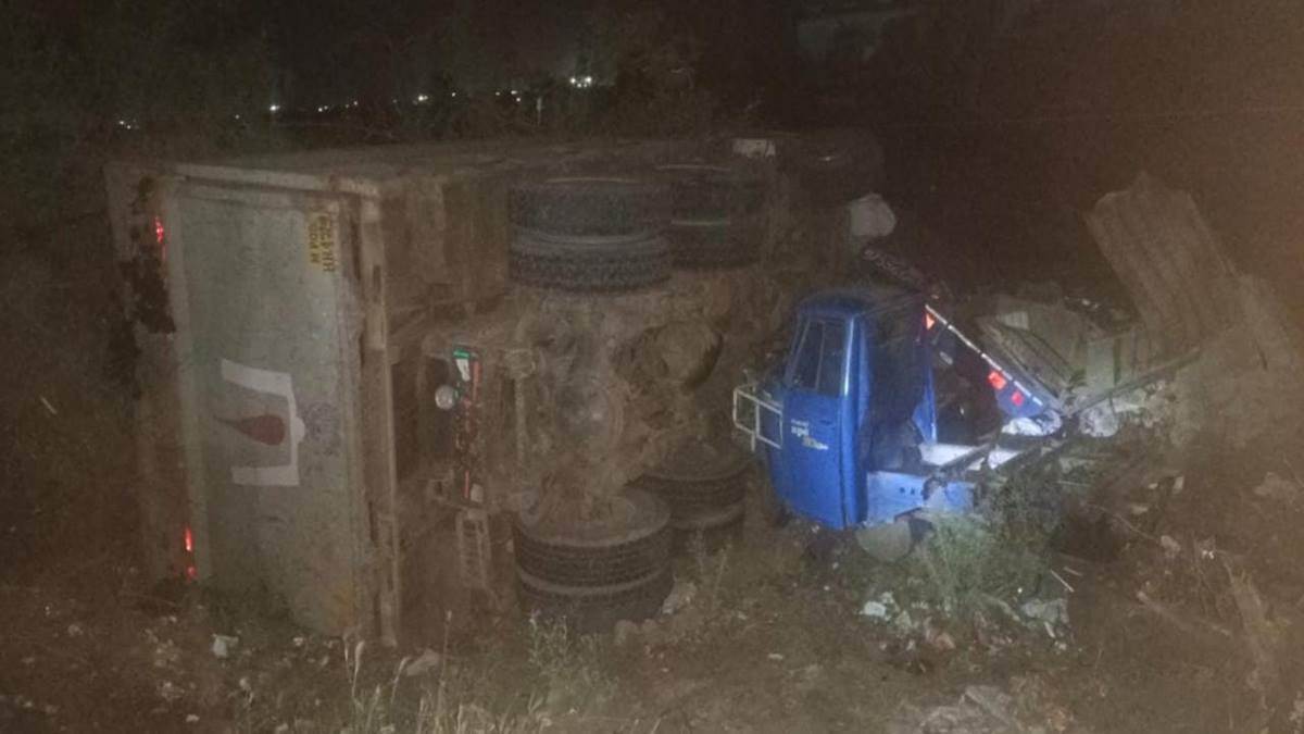 dewas,Road accident,four people died