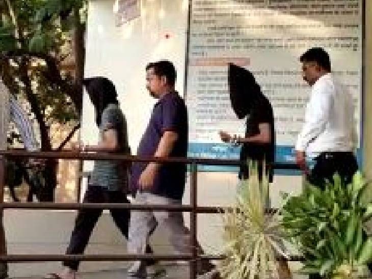 जबलपुर में 13 जगहों पर रातभर की छापेमारी के बाद की गईं