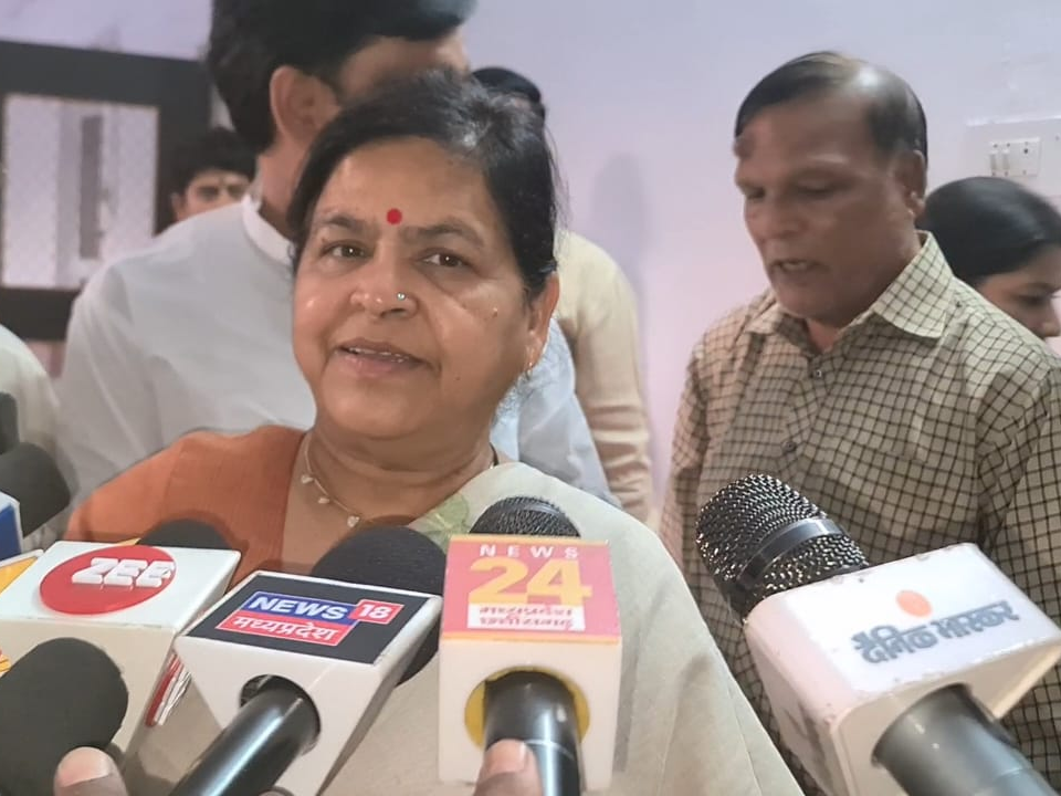 जो मूर्तियां थी उन्हें फिर से लगाया जा रहा है