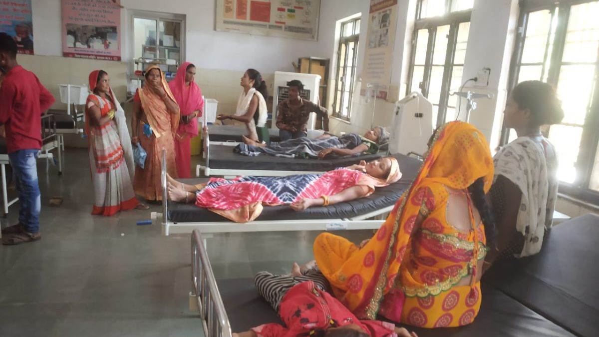 khandwa,Tractor-trolley ,overturned