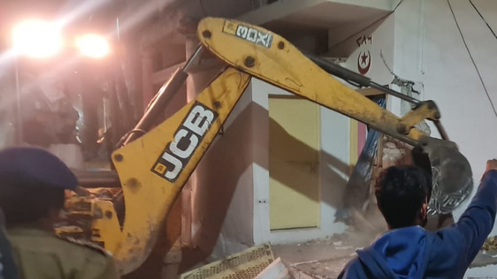 इकबाल बैग के अवैध निर्माण पर प्रशासन का बुलडोजर चला