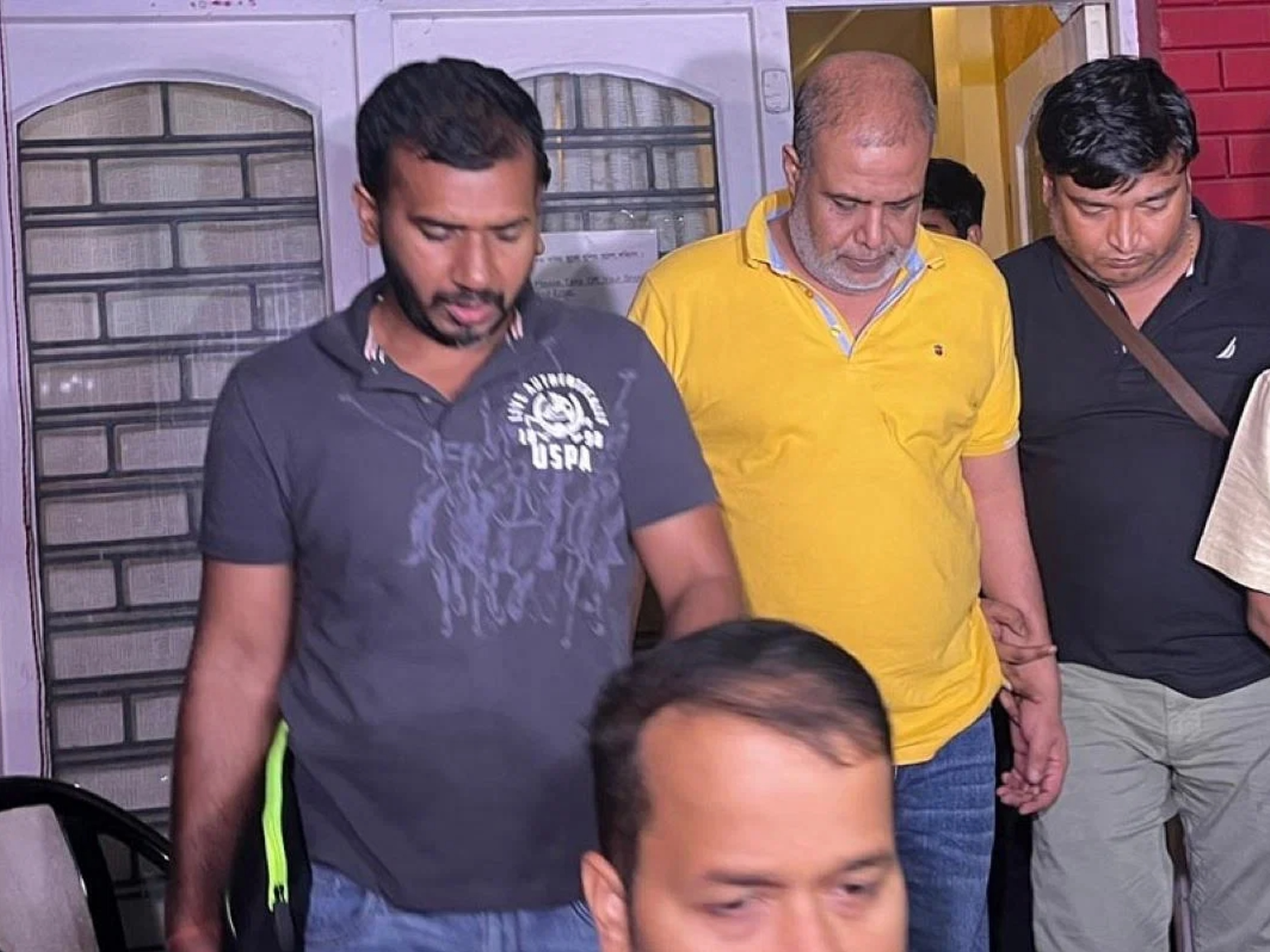 CBI ने बुधवार सुबह 20 जगह छापा मारा