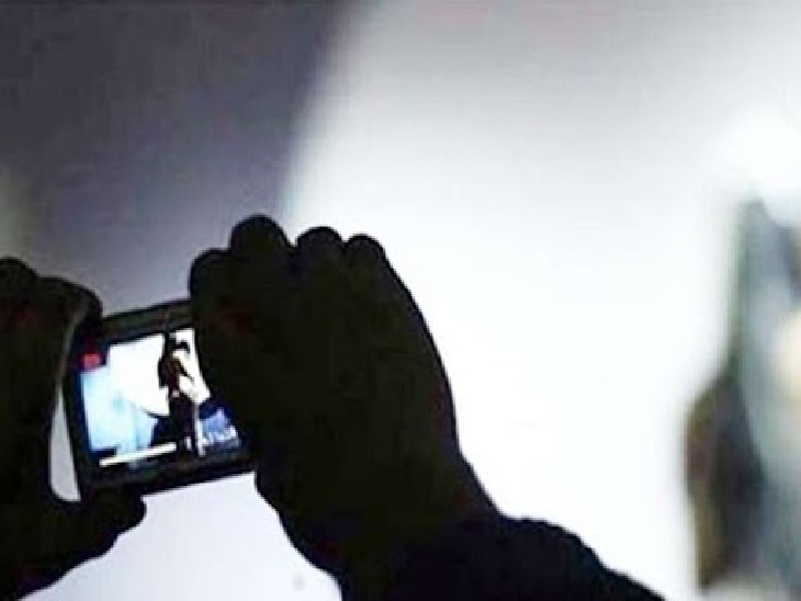 लव जिहाद पर मचे बवाल के कारण संजना घबरा गई थी