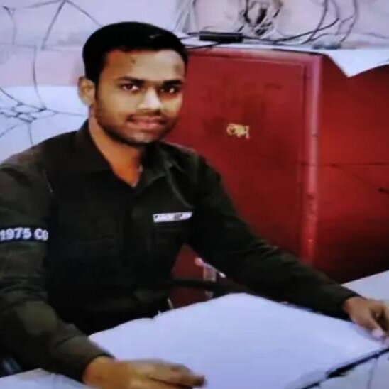 हमलावरों ने युवक पर तीन गोलियां चलाईं