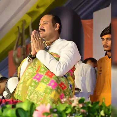 कथाकार अपनी वाणी से महादेव को रिझाता है