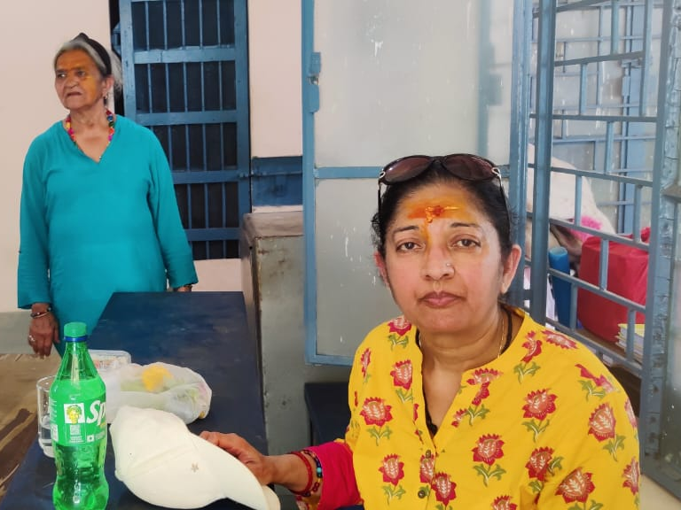 महिलाओं ने अपनी खुशी जाहिर करते हुए इंडिया की पुलिस को धन्यवाद दिया