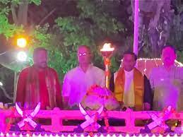 ग्वालियर में स्वर्ण रेखा नाले के किनारे अंग्रेजों से लड़ते हुए रानी लक्ष्मीबाई घायल हुई