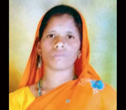 दशहरा मैदान में लात मुक्कों से मारकर पत्नी की हत्या