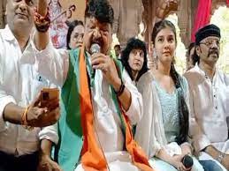 कृष्ण पुरा छत्री पर 24 घंटे चलने वाले संगीत के कार्यक्रम में वे शामिल हुए