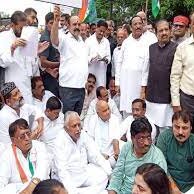 भाजपा सरकार के खिलाफ धरना-प्रदर्शन